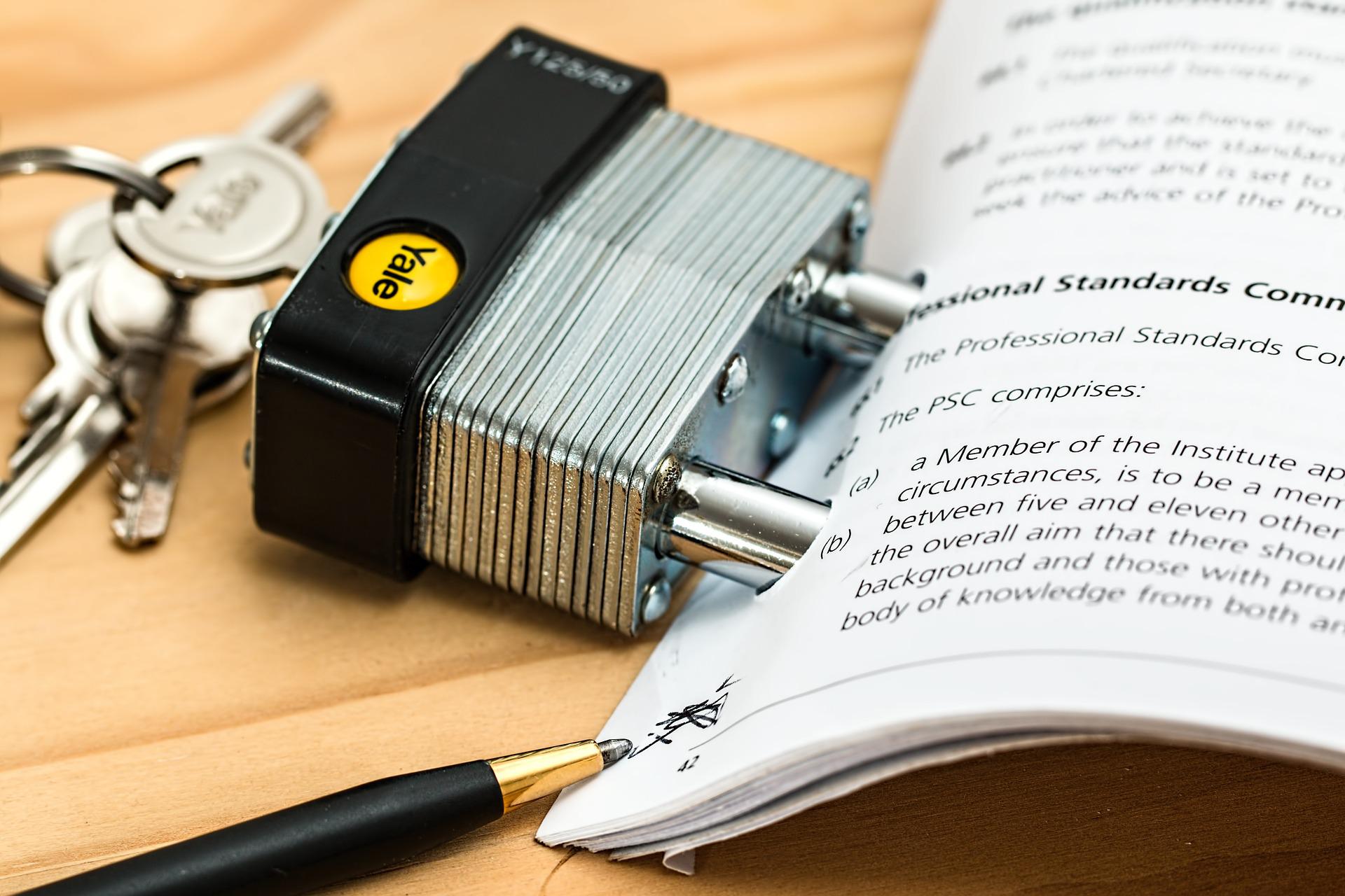 binding-contract-gfb58e086e_1920 Prize competition legal compliance